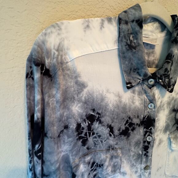 Soft Surroundings | Size L Long Sleeve Button Up Tie Dye Shirt Oyster Buttons - Picture 2 of 10